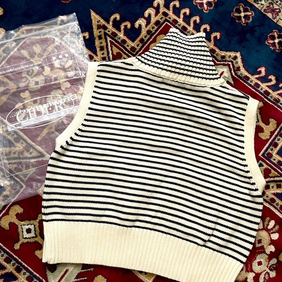 SOLD Cropped sweater top - Picture 4 of 5